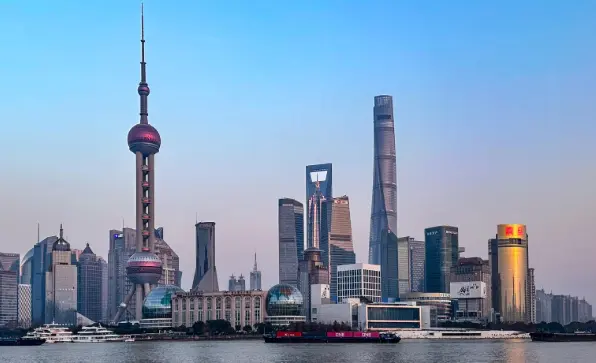 东方渔人码头看黄浦江夜景，杨浦滨江亲水平台都市情感树洞夜跑路线规划推荐