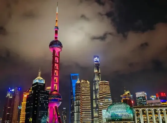 上海深夜拍照：外滩与陆家嘴机位实测，别问我怎么知道的😭
